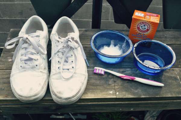 Cách giặt giày trắng với Baking soda và giấm trắng